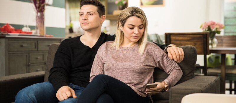 How to Catch Cheating Girlfriend, Ways to catch Cheater