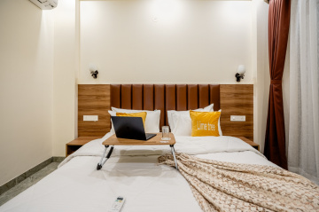 Peaceful 1BHK Serviced Apartment Near Artemis Hospital Gurgaon for Doctors & Healthcare Professionals