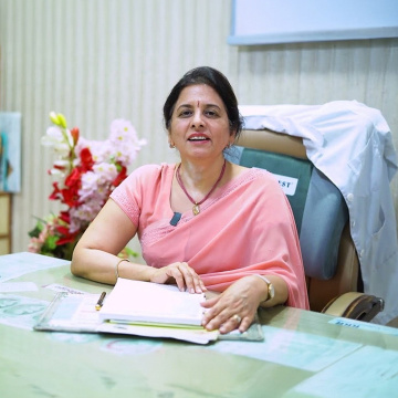 Dr. Neeru Thakral - Obstetrician & Gynecologist in Gurgaon, IVF Specialist in gurgaon