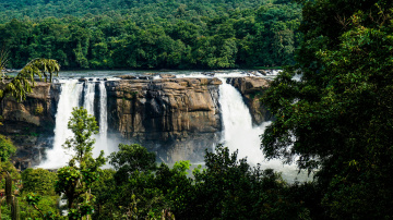 Kerala Tour Packages: Explore God’s Own Country with Houseboats, Hills & Adventure