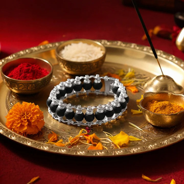 Karungali Bracelet: Meaning, Benefits, Uses & Spiritual Importance